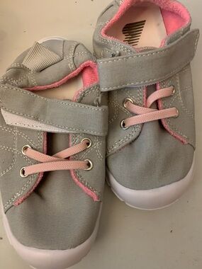 Amazon Kids Gray and Pink Hook-and-Loop Sneakers